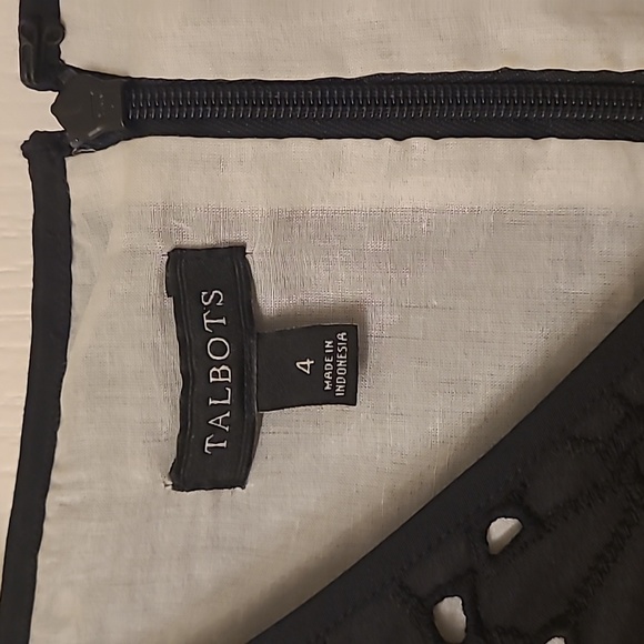 Talbot eyelet dress - Picture 2 of 5